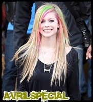 Avril saindo do stúdio da BBC em Londres